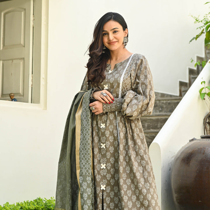 Shop Indian Wear for Women at Special Prices | Bunaai