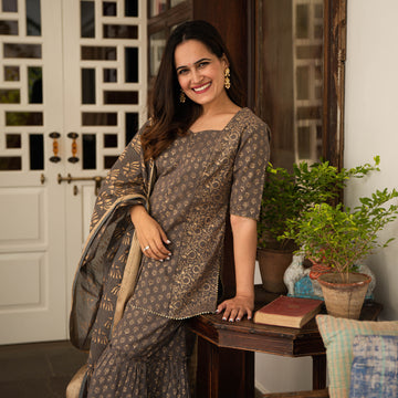 Shop Indian Wear for Women at Special Prices | Bunaai